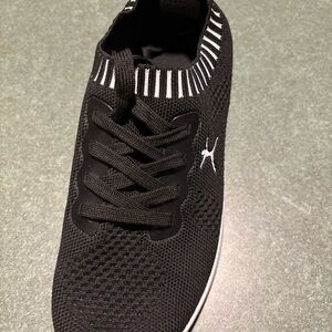 Danskin Women’s Black Peace Two-Toned Sneakers Lace Ups Sz 8  1/2 Pre-Owned